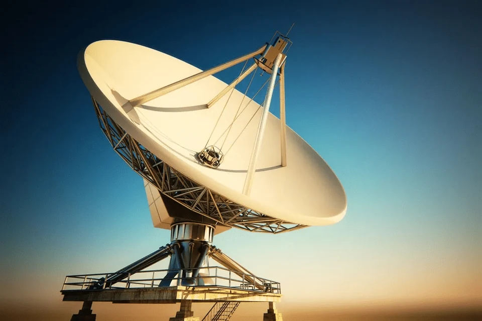 Parabolic satellite communication antenna